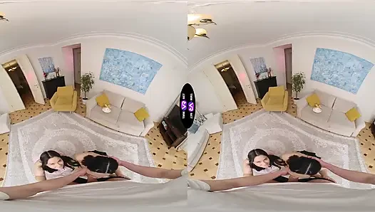 Pelacur terangsang roxy dan amelia berterima kasih padanya dengan blowjob ganda - teenmegaworld