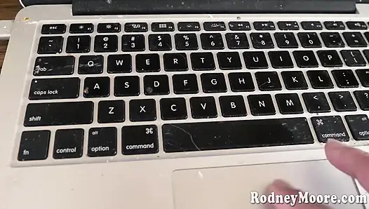 Sürpriz karen fisher orta yaşlı seksi kadın büyük memeler götünü siktiriyor ve döl takası yapıyor