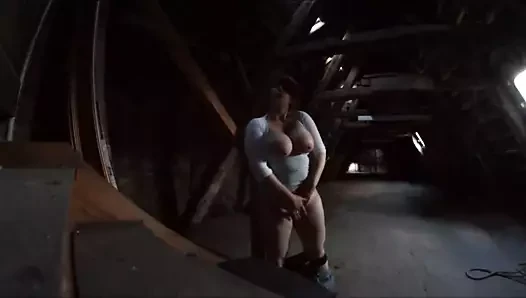 Kommst du mit auf den Dachboden?