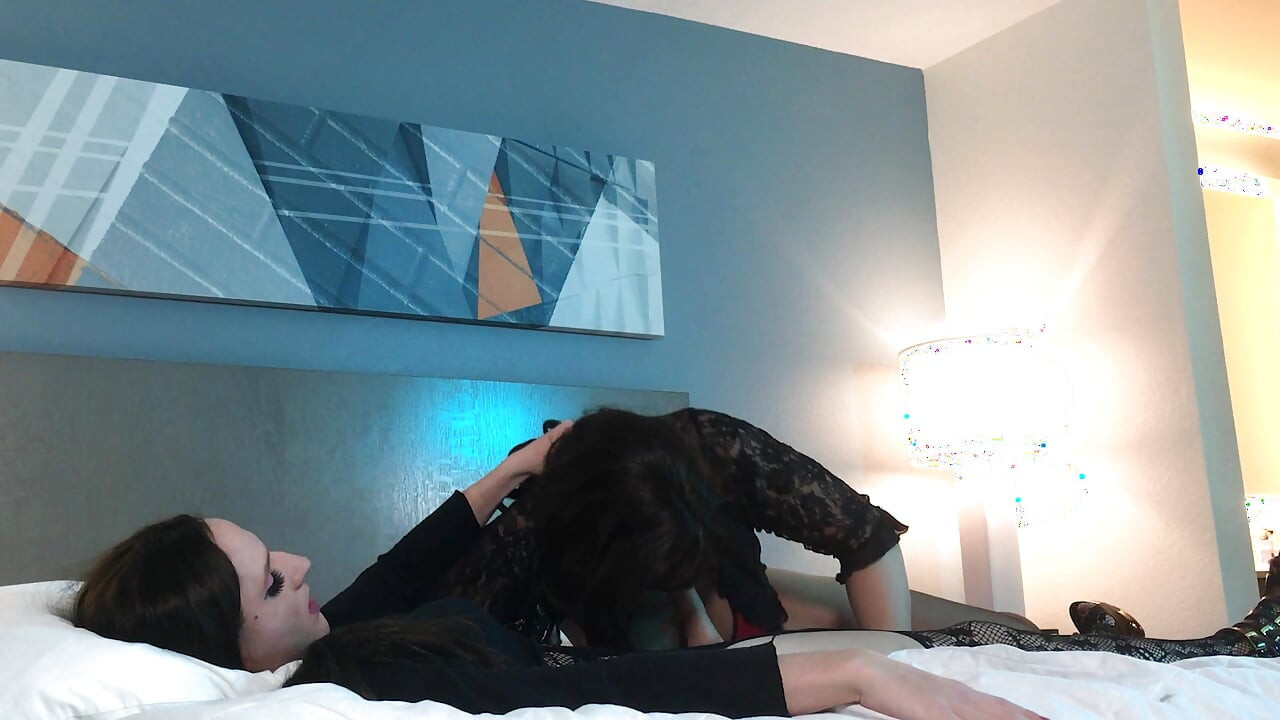 Crossdresser Bailey Willde szopja a femboy Jasmyne Jaye-t - összeállítás 9
