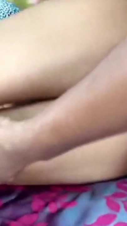 Indian Jija ji ne apne choti sali ki virgin pussy milte hi uski pussy ros nikal diya,pussy ros piya jija ji ne Anal Sex kiya | Clip 2