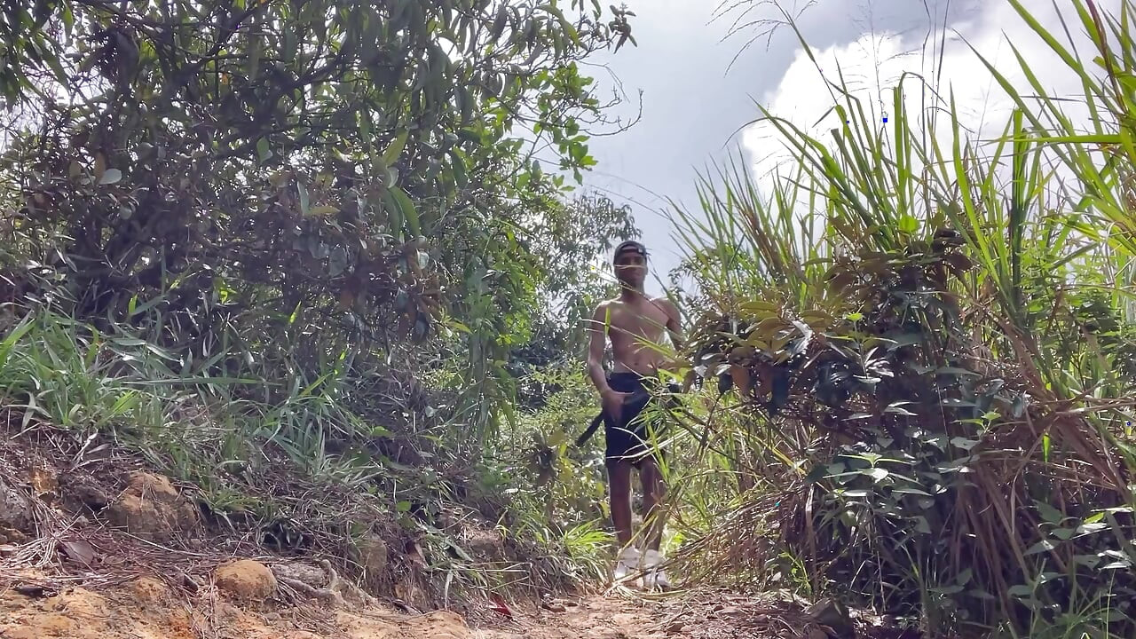 Exhibitionist Gets Naked in the Middle of the Mountain