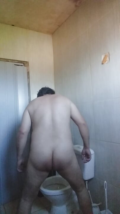 皇冠撒尿让相机拍摄她的屁股非常漂亮