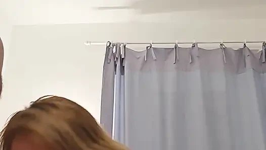 Dairede köpek stili sikiş