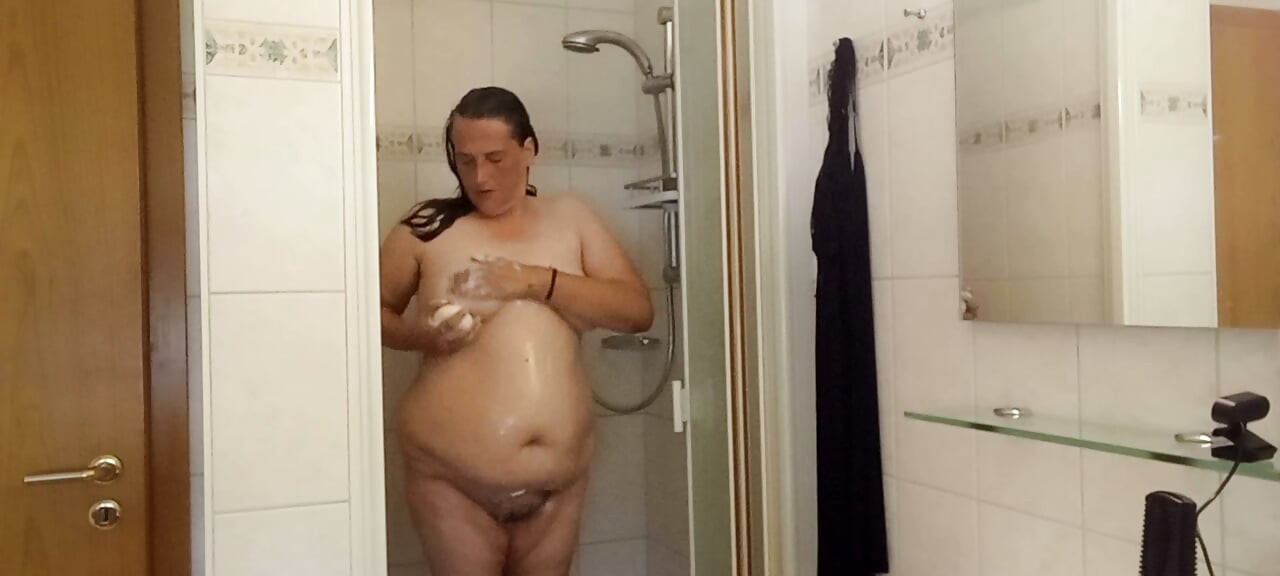 Fat mature woman showers naturally – Part 1