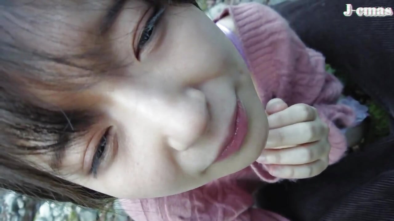 Una bellezza audace abbraccia l'aria aperta ed lascia una traccia calda in cui la passione trabocca 1° metà - c