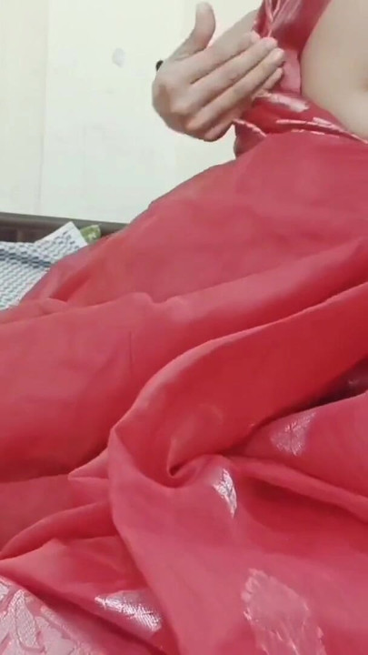 Klíčový okamžik od "Saree Desi krásná bhabhi live show šukání"