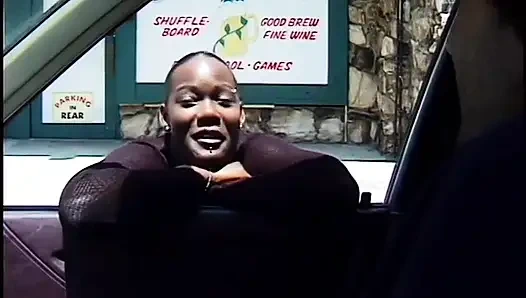 Cewek kulit hitam pantat kenyal nyepong kontol ceroboh sebelum dientot