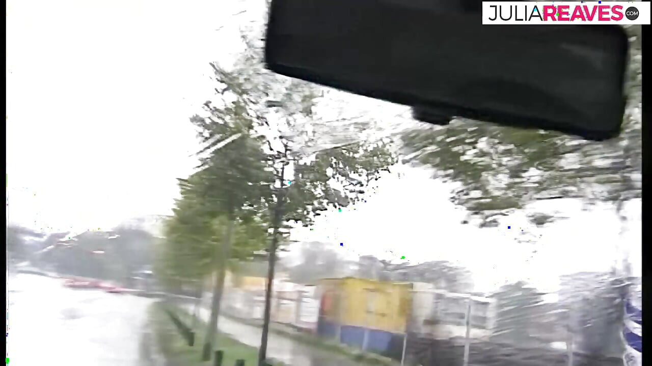 熱い女の子が犯されるハードで夜の外出パーティー