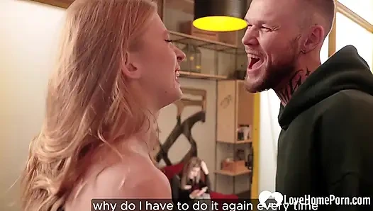 Adik tiri pacar bergabung dengan kami untuk threesome yang luar biasa