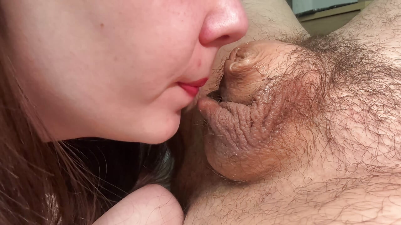 Il pene più piccolo del mondo ha il suo primo orgasmo e sborrata