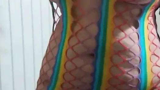 Мачеха показывает мне одежду, которую она наденет на уличном карнавале, как думаешь?