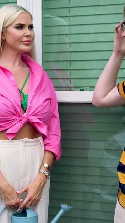 Bombshell MILF Elisa Bethann Lets Her Nerdy Neighbor Fuck Her Brains Out | Clip 1