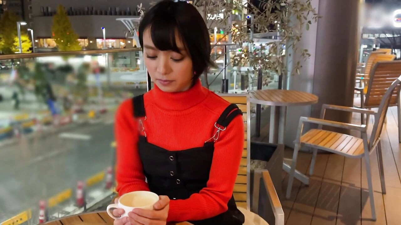 A118F07 Matching with a shy girl with short hair, a boyish girl! Cute is justice!! Her occasional beaming smile creates a cute gap! Private shoot at a love hotel and a shameless trapped sex scene!