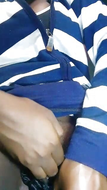 美女自慰并潮吹