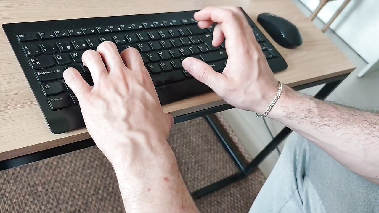 HEY SECRETARY, TAKE OUT MY STRESS SUCKING MY DICK!!! PART. 1