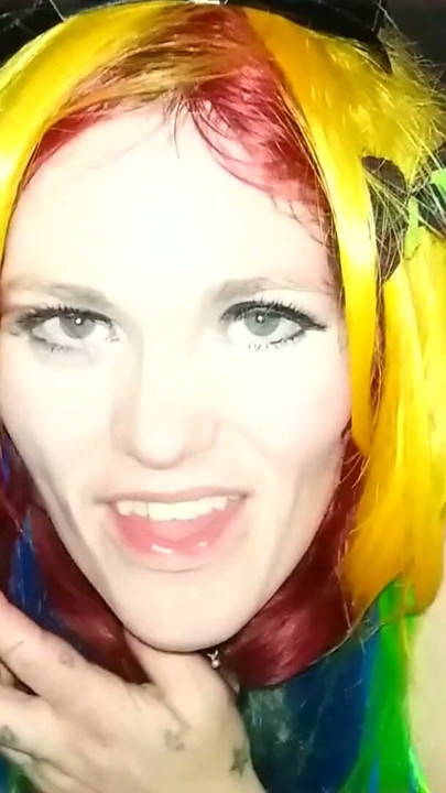 Raver Girl исполняет вапины и отсасывает - Moxibluez | Клип 3