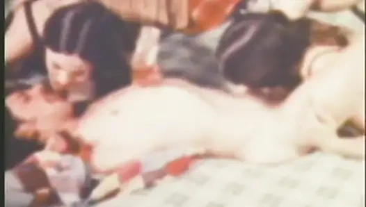 Klasik küçük bir sürtük için derin yoğun orgazm!