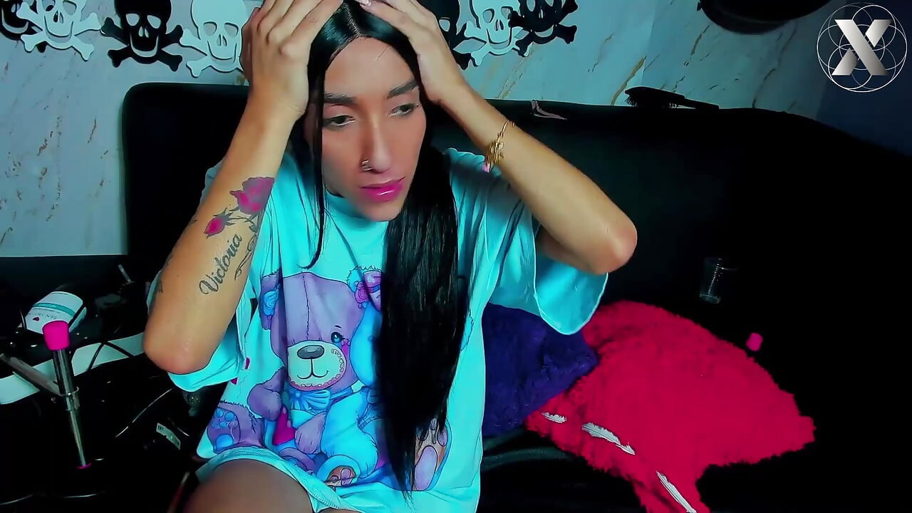 मेरी तंग चूत में विशाल डिल्डो