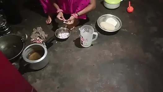When her husband went to the bathroom in the kitchen, sister-in-law was alone, then sister-in-law's ass pussy fucked in the dog style of the land chusa.