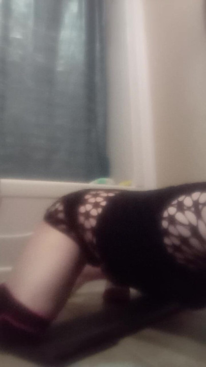 A little doggy style booty shake... could you imagine how hot it would be if you were right behind me?