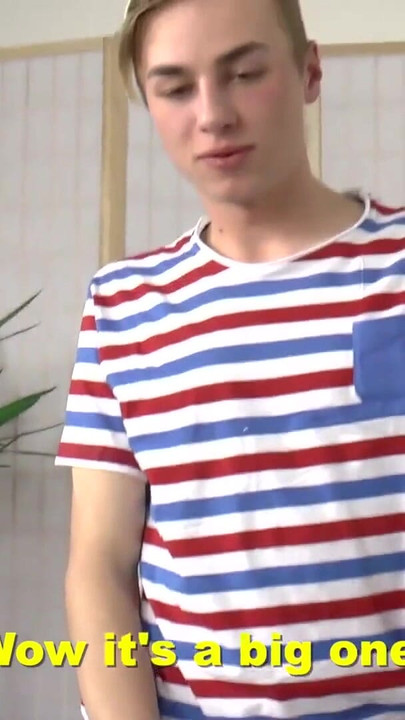 Zadivljujući trenutak iz "Velikog kurca duboko grlo od tinejdžerskog dečka"