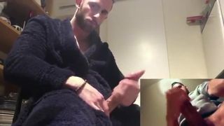 Ragazzo alfa si masturba con altri ragazzi con la webcam