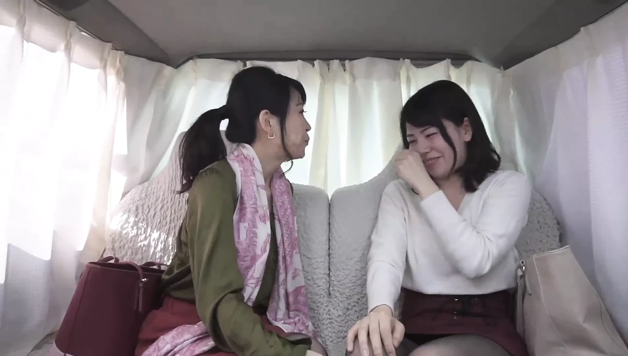 继母和继女搭讪 - 害羞地射精！ 5 第1部分