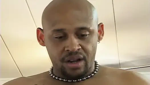 Kara Bir Çift Ateş