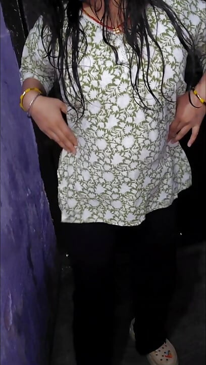 Bathing bhabhi (part-2)