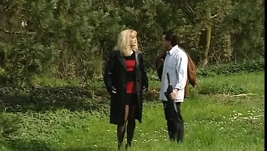 Две сексуальные винтажные милфы-лесбиянки лижут волосатую киску друг другу и получают сперму на их большие сиськи