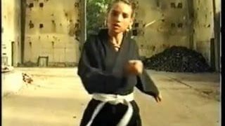 Weiblicher Kampfkunst-Fetisch - 13
