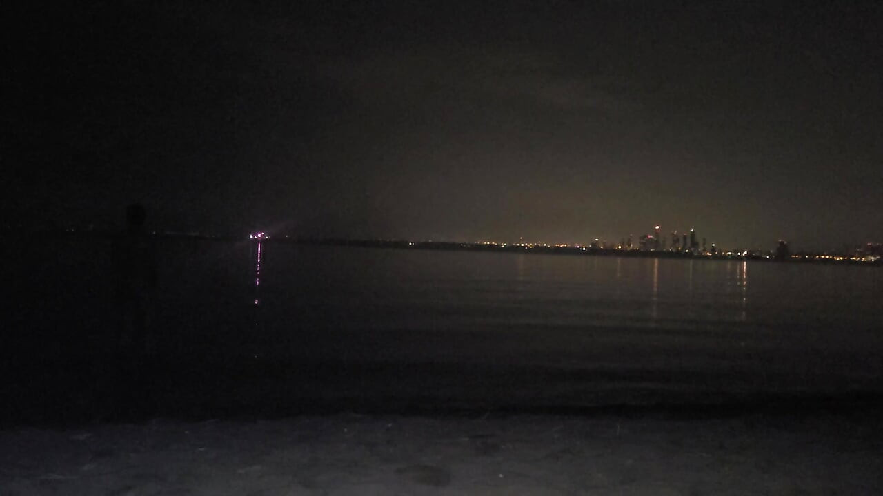exposed on nude beach and piss on myself