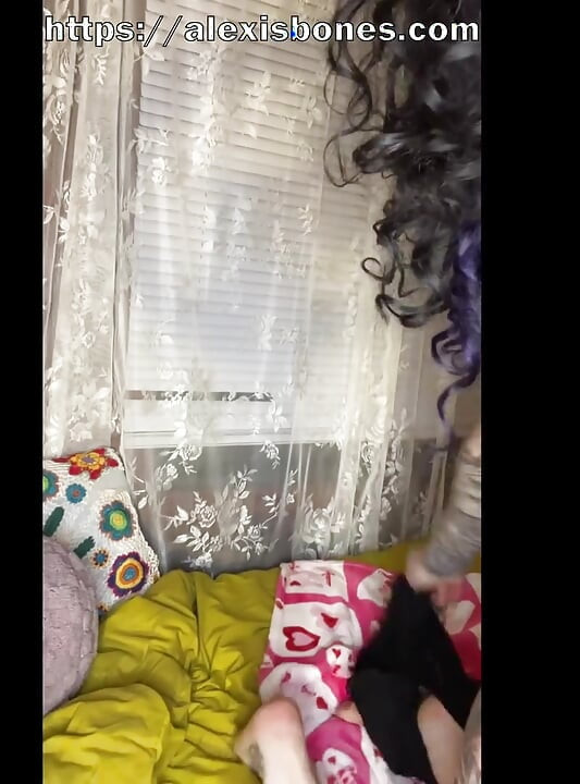 POV: Stiefzus heeft je betrapt in haar kamer, maar je neukt haar toch