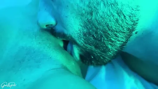 Gael ve Pam'e samimi bir çiftin cunni ile cinsel anında sikişiyor ve bakış açısıyla sakso çekiyor