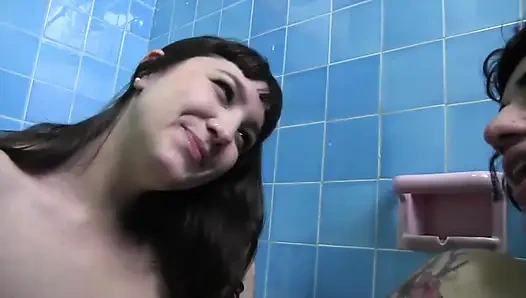 Sandy bottoms dan arabelle raphael turun di bak mandi