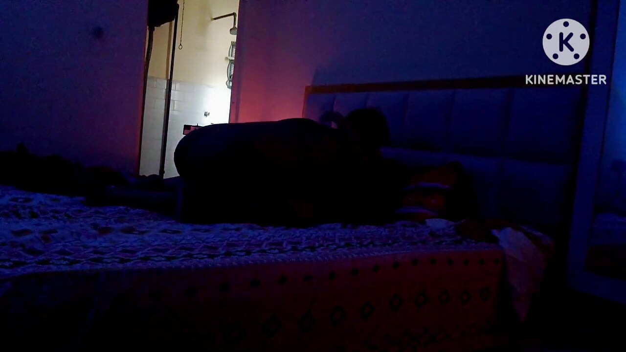 보지를 따먹히는 발정난 바비