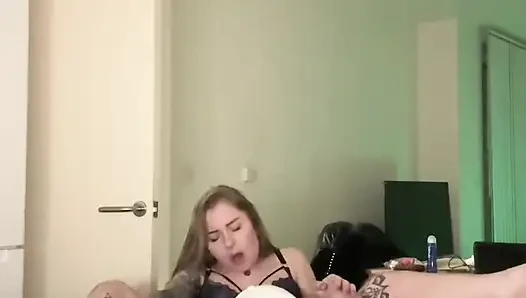Canavar büyük zenci yarağı ile gece geç saatlerde sikiş