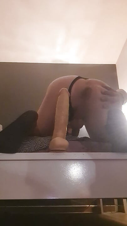 Ik dildo mijn kont omdat ik geen echte lul heb