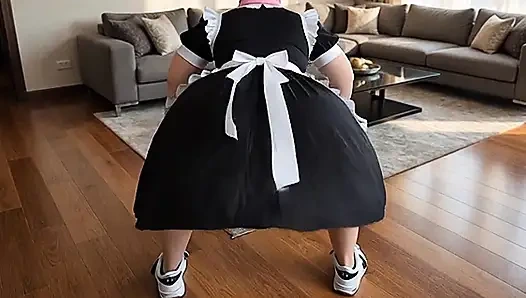 Büyük götlü hizmetçi maaşını kazanıyor