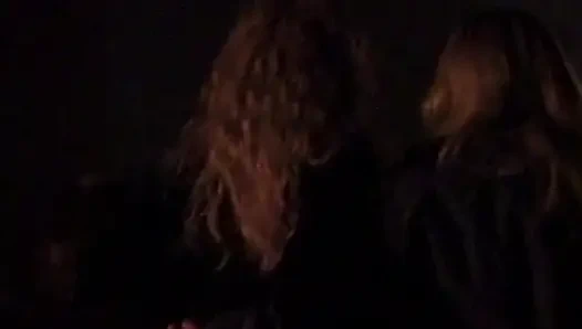 Heiße Lesbenfahrt im Taxi