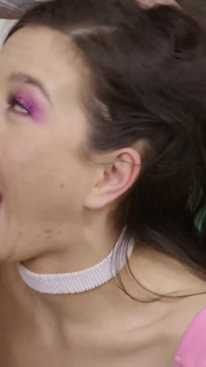 Jasmine Wilde bebe sua própria urina e é fodida com força! | Clipe 2