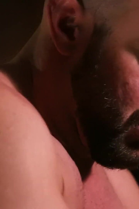 Chicas - la caucásica Stacie Jaxxx anhela el sexo intenso de parejas y un final facial desordenado de la pareja