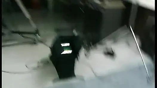 Pelacur mungil suka kontol besar di memeknya