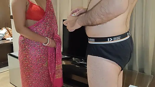 Kaam wali bai Ghar pe akeli thi ,Pakad ke chod diya.