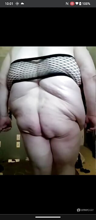 Solo showing off ass and fupa