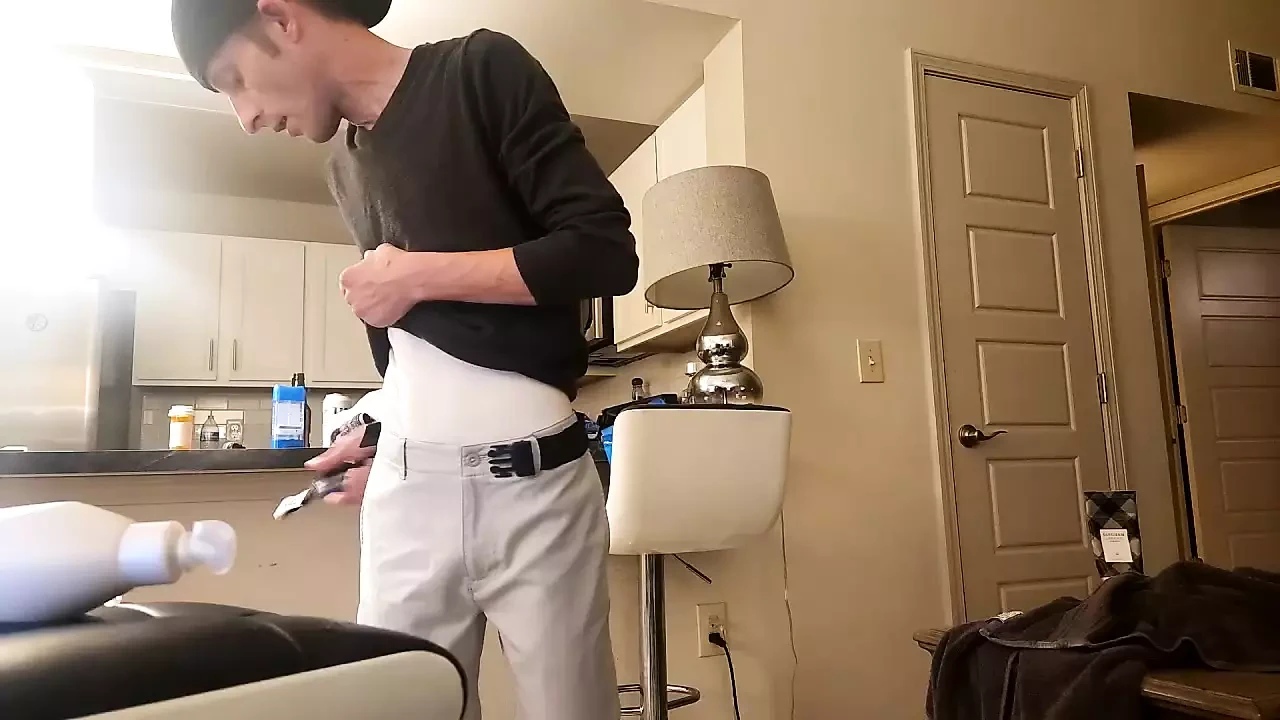 2024 年 10 月 30 日我的 Chaturbate 网络摄像头秀 Dilldough405 给他的男孩撸管并高潮！