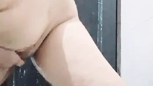 Hintli teyze 18 yaşındaki oğlan tarafından sikiliyor banyo videosu