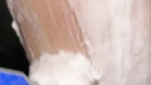 Cewek dengan lebat lagi cukur lebat - close up
