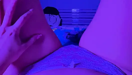 Gadis Kolombia merekam dirinya sendiri masturbasi dan mengirimnya ke gurunya untuk lulus tahun ini